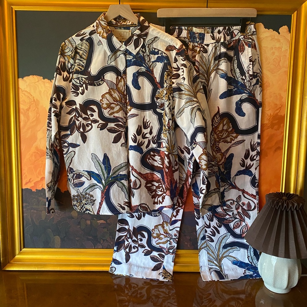 Las Surenas Jungle Floral Printed Set in Cream and Blue